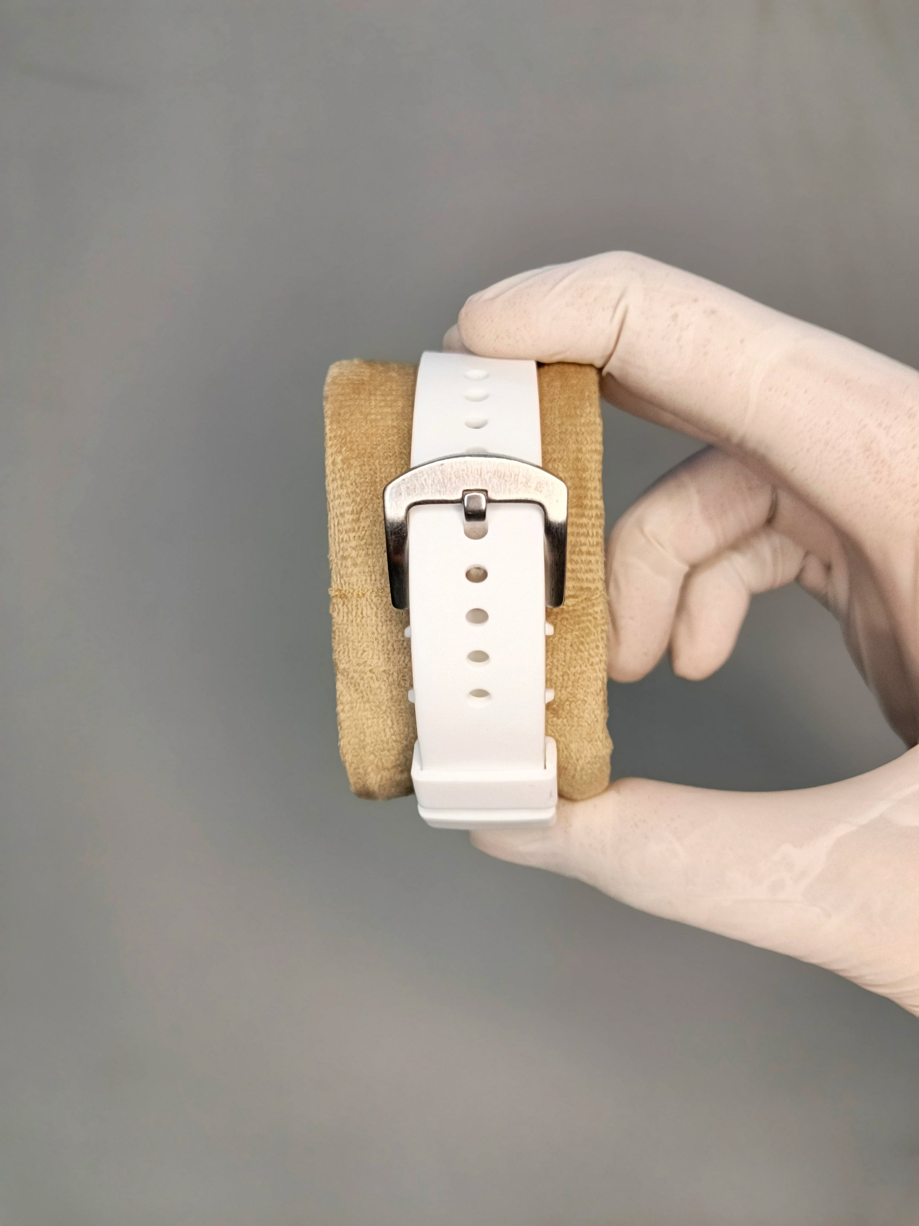 RM 6702 All White – AAA Quality.